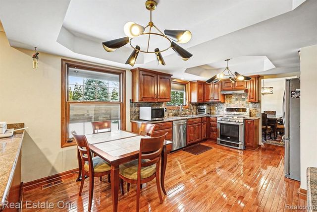 2141 Michele Drive, Troy, MI 48085