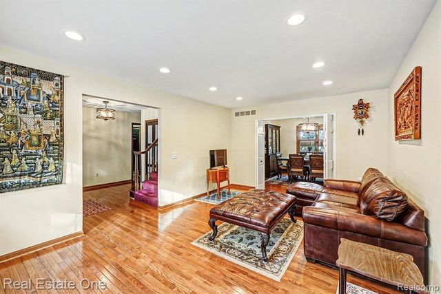 2141 Michele Drive, Troy, MI 48085