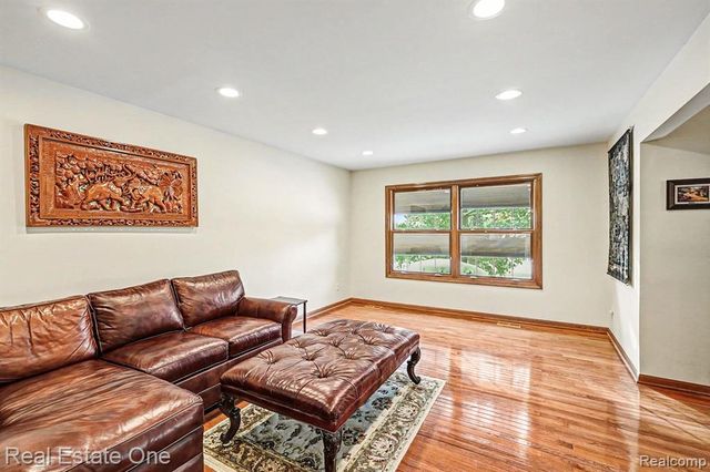 2141 Michele Drive, Troy, MI 48085