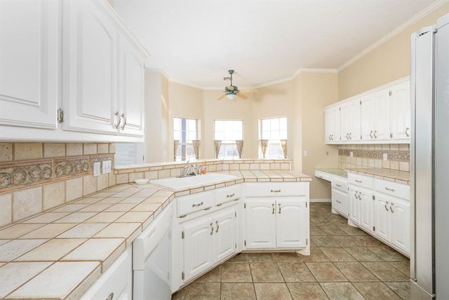 900 S Spring Lane, Blanchard, OK 73010