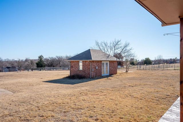 900 S Spring Lane, Blanchard, OK 73010