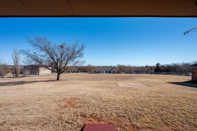900 S Spring Lane, Blanchard, OK 73010