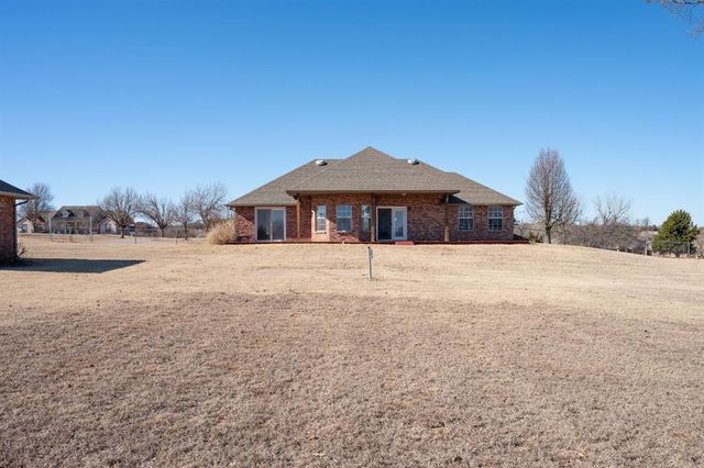 900 S Spring Lane, Blanchard, OK 73010
