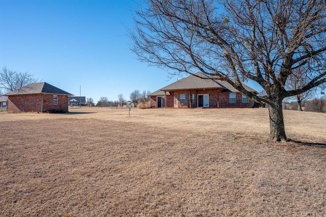 900 S Spring Lane, Blanchard, OK 73010