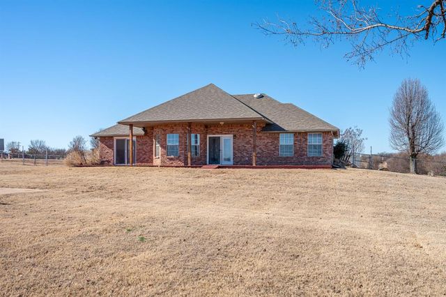 900 S Spring Lane, Blanchard, OK 73010