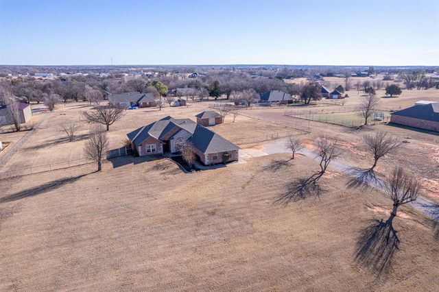 900 S Spring Lane, Blanchard, OK 73010