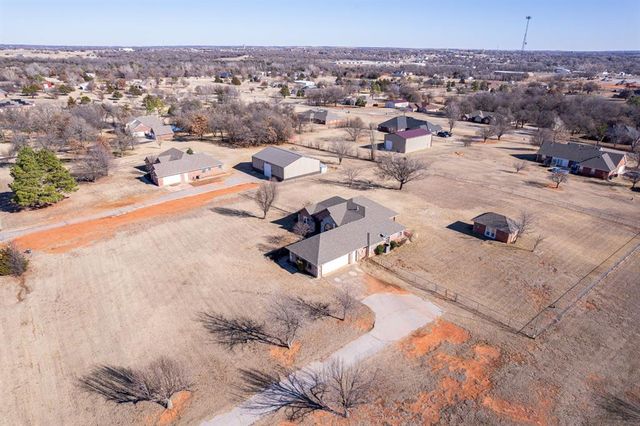 900 S Spring Lane, Blanchard, OK 73010