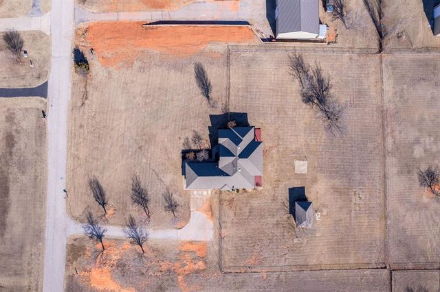 900 S Spring Lane, Blanchard, OK 73010