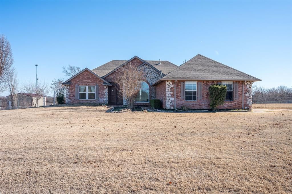 900 S Spring Lane, Blanchard, OK 73010