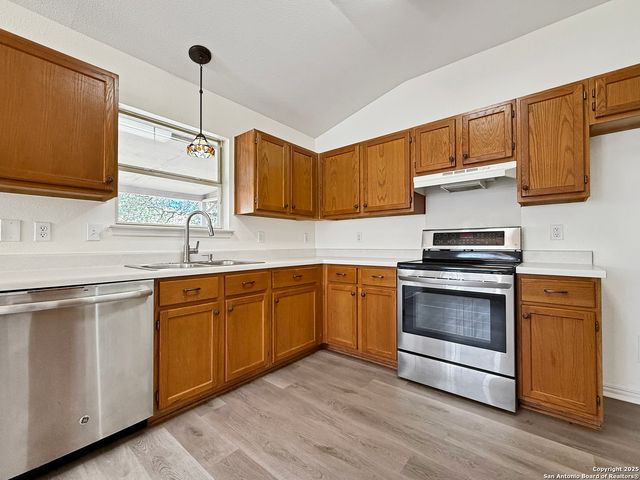 1222 Bobcat Pass, San Antonio, TX 78251