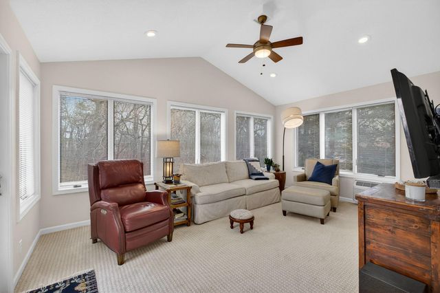 2140 31ST Avenue, Rock Island, IL 61201