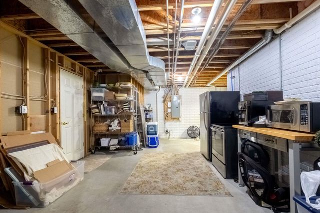 2140 31ST Avenue, Rock Island, IL 61201