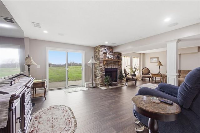 865 NW 1901st Road, Lone Jack, MO 64070