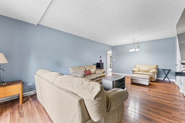 242 Klein Creek Court 1A, Carol Stream, IL 60188