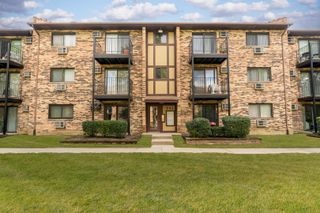 242 Klein Creek Court 1A, Carol Stream, IL 60188