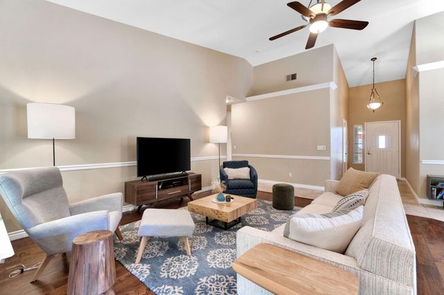 1828 N Orangewood Avenue, Clovis, CA 93619