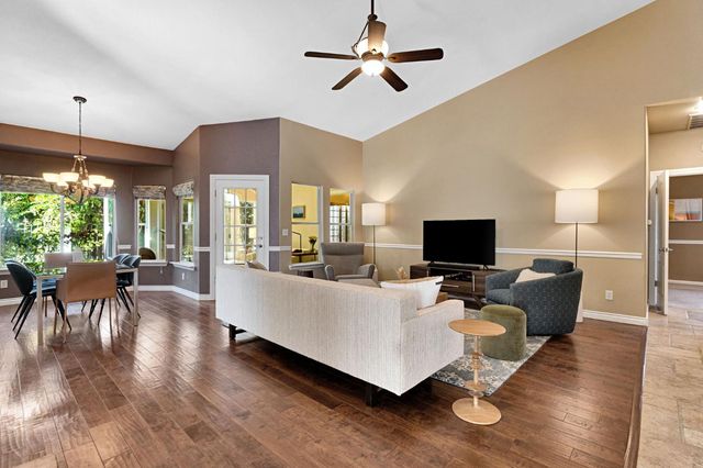 1828 N Orangewood Avenue, Clovis, CA 93619