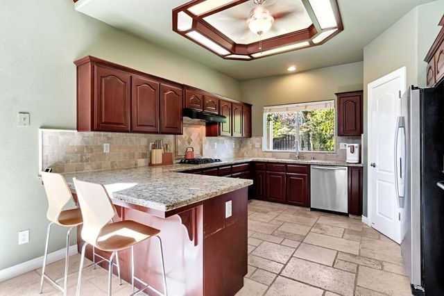 1828 N Orangewood Avenue, Clovis, CA 93619
