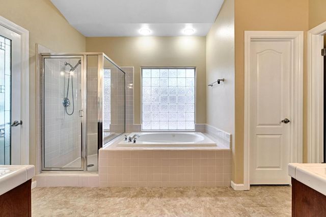 1828 N Orangewood Avenue, Clovis, CA 93619