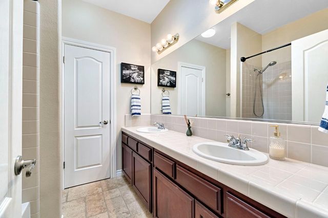 1828 N Orangewood Avenue, Clovis, CA 93619