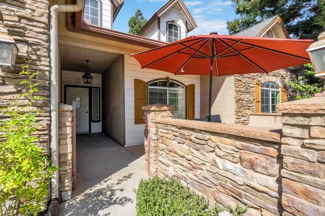 1828 N Orangewood Avenue, Clovis, CA 93619