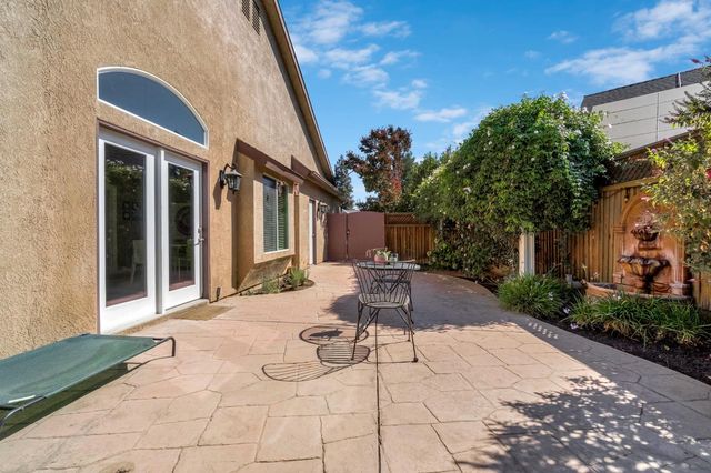 1828 N Orangewood Avenue, Clovis, CA 93619