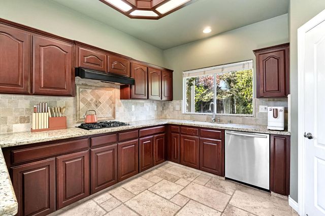1828 N Orangewood Avenue, Clovis, CA 93619