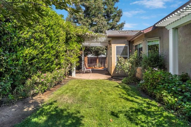 1828 N Orangewood Avenue, Clovis, CA 93619