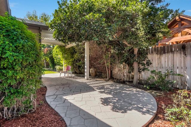 1828 N Orangewood Avenue, Clovis, CA 93619
