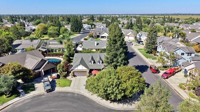 1828 N Orangewood Avenue, Clovis, CA 93619