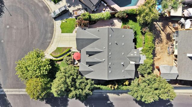 1828 N Orangewood Avenue, Clovis, CA 93619