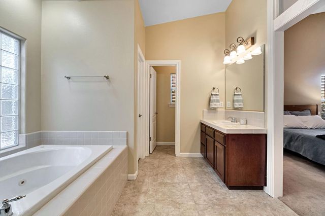 1828 N Orangewood Avenue, Clovis, CA 93619