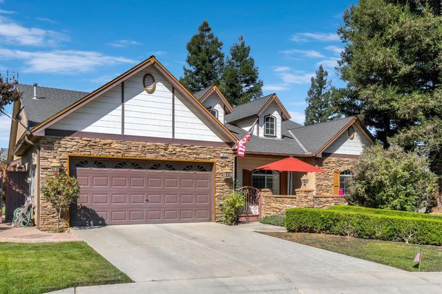 1828 N Orangewood Avenue, Clovis, CA 93619