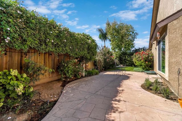1828 N Orangewood Avenue, Clovis, CA 93619