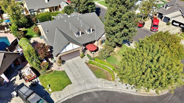 1828 N Orangewood Avenue, Clovis, CA 93619