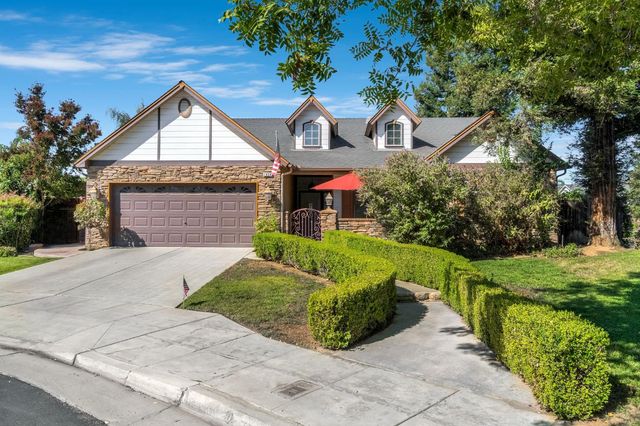 1828 N Orangewood Avenue, Clovis, CA 93619