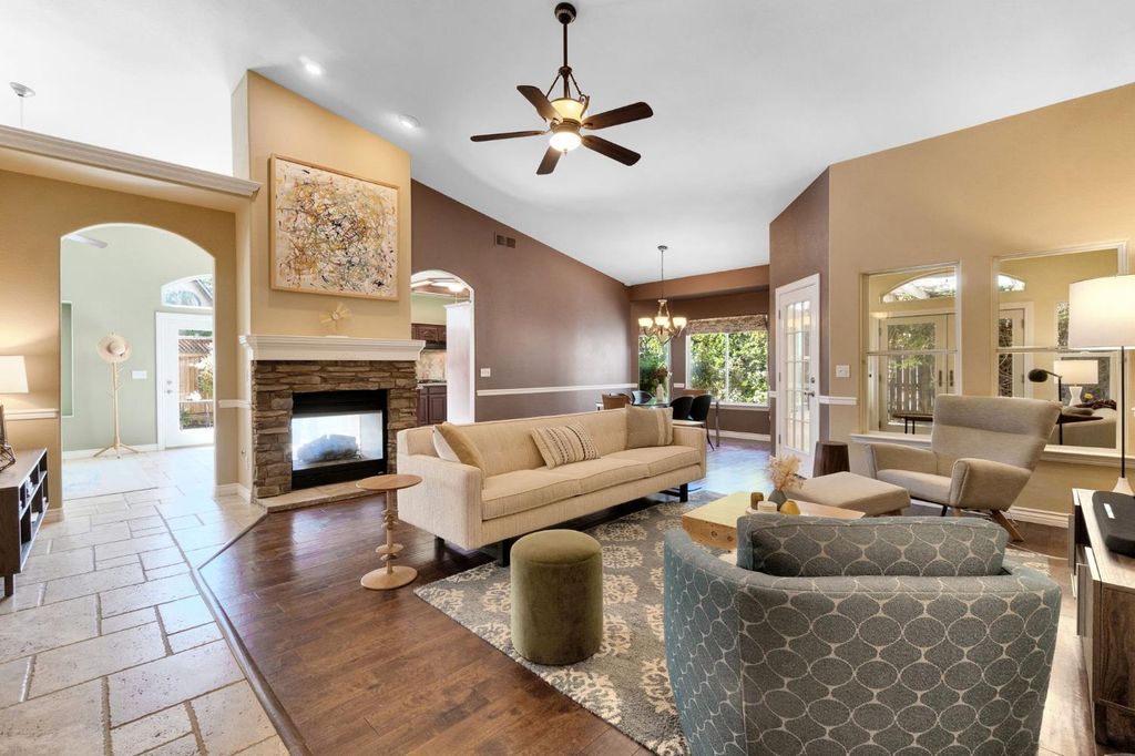 1828 N Orangewood Avenue, Clovis, CA 93619