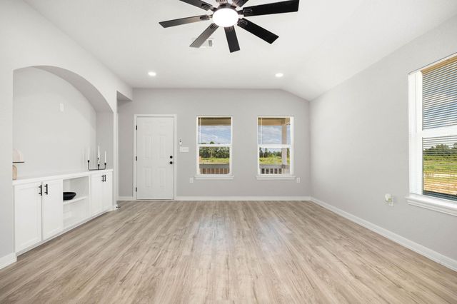 87 Road 592004, Cleveland, TX 77327