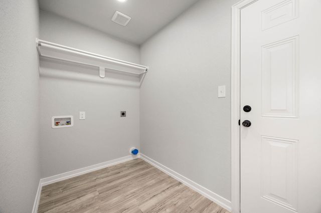 87 Road 592004, Cleveland, TX 77327