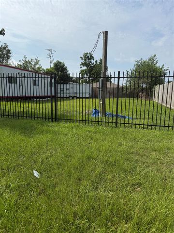 847 S Victory Drive, Houston, TX 77088