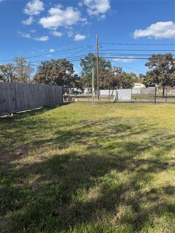 847 S Victory Drive, Houston, TX 77088