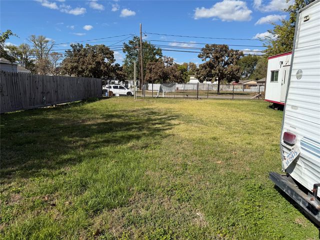 847 S Victory Drive, Houston, TX 77088