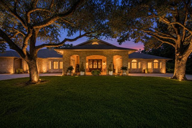 2749 Summit Avenue, Stephenville, TX 76401