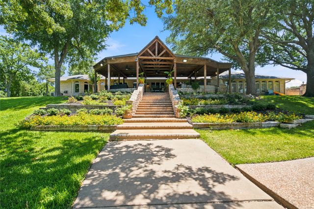 2749 Summit Avenue, Stephenville, TX 76401