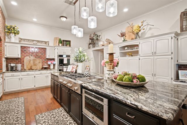 2749 Summit Avenue, Stephenville, TX 76401