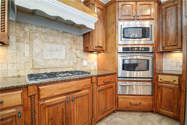 645 N Riding Ridge Lane, Fayetteville, AR 72704