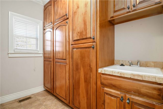 645 N Riding Ridge Lane, Fayetteville, AR 72704