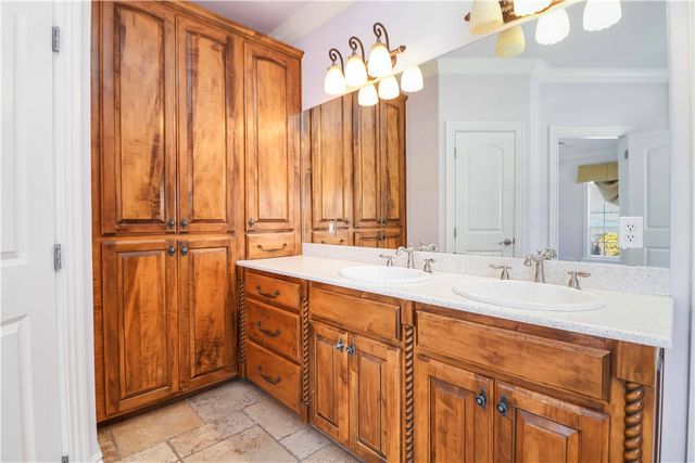 645 N Riding Ridge Lane, Fayetteville, AR 72704