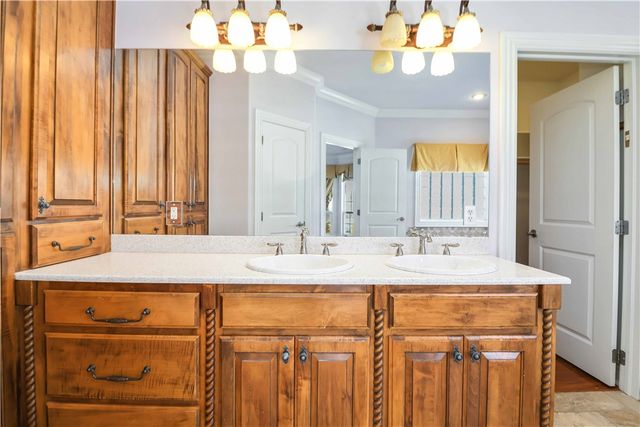 645 N Riding Ridge Lane, Fayetteville, AR 72704