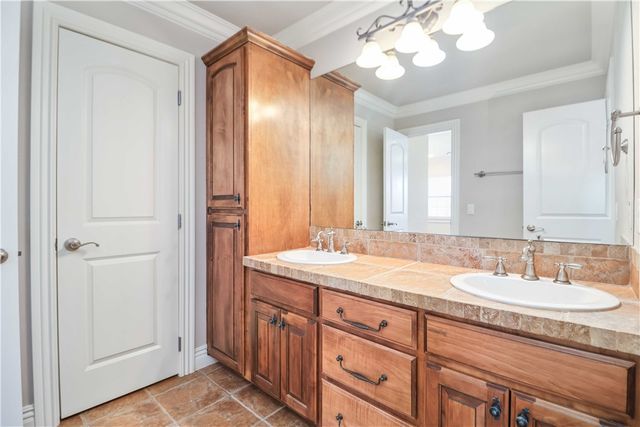 645 N Riding Ridge Lane, Fayetteville, AR 72704